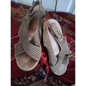Dansko Size 39 Taupe Leather Perforated Upper Sandals With Adjustable Strap & Wo